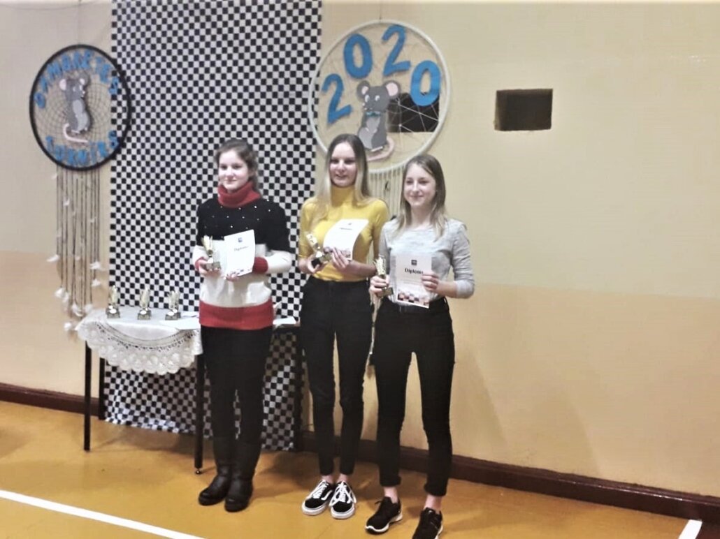 Meiteņu grupā 1.vietu ieguva Signe Lāsma Strazdiņa (10 kl.)