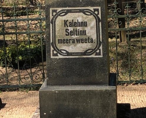 Liezēres kapos sakopti pulkveža Anša Zeltiņa dzimtas kapi