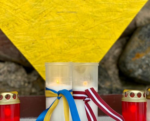 Sūtīsim savu gaismu un lūgšanas Ukrainai