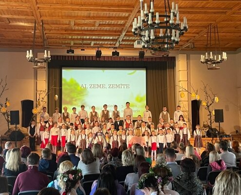 svētku koncertā ,,Vienu soli pirms …”