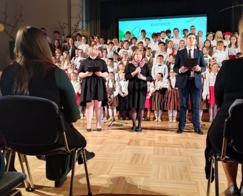 Svētku koncertā ,,Vienu soli pirms …”