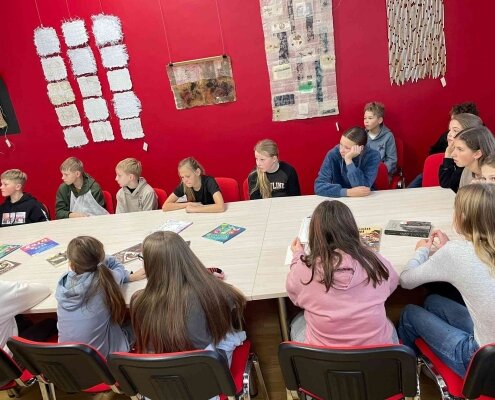 Piektklasnieki un sestklasnieki kļūst par mākslas detektīviem