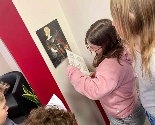 Piektklasnieki un sestklasnieki kļūst par mākslas detektīviem
