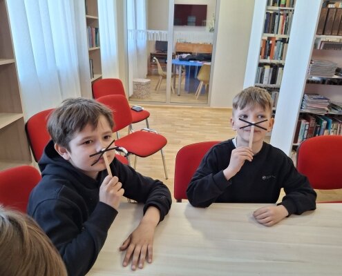 Tikšanās ar bērnu rakstnieci Eviju Gulbi.